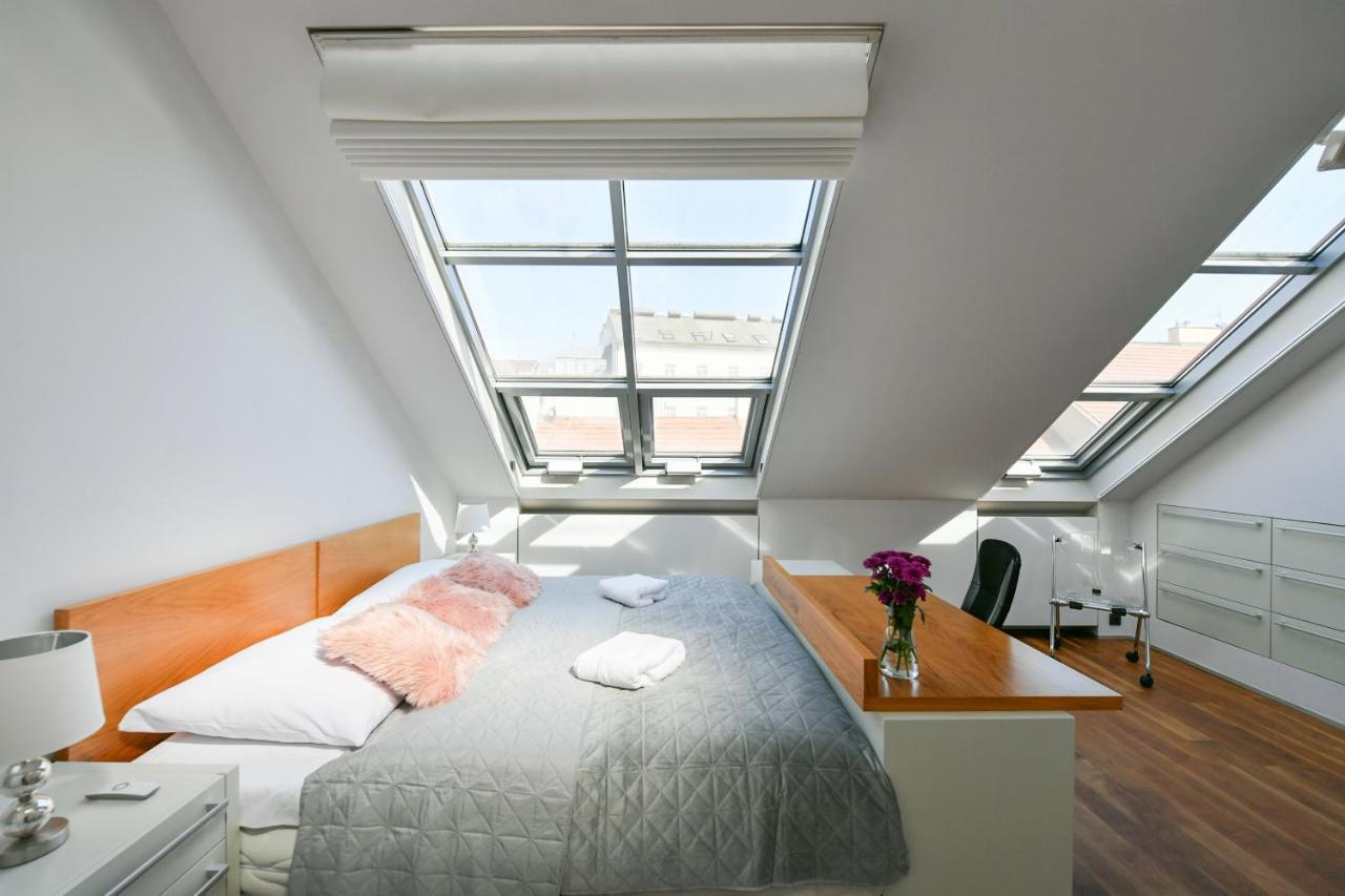 Luxury Central Penthouse With Sauna, Terrace, 250M2, 5Bdrm, 3Bthrm Prague Exterior photo